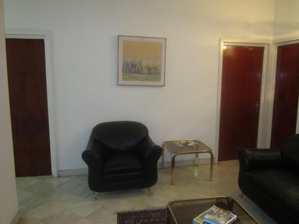 Pensiunea Helvetia Bucarest Esterno foto