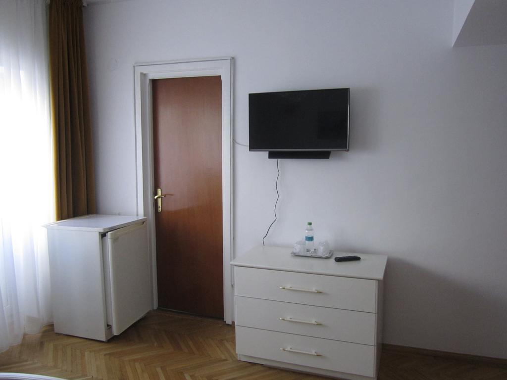 Pensiunea Helvetia Bucarest Camera foto